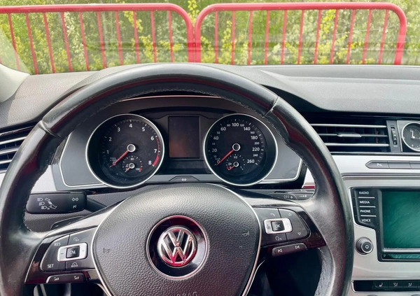 Volkswagen Passat cena 63900 przebieg: 111847, rok produkcji 2016 z Poznań małe 407